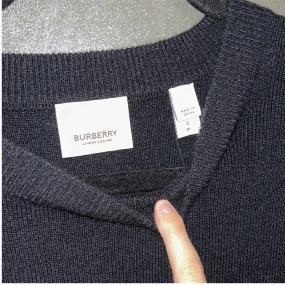 Authentic BURBERRY Cashmere Black Crewneck Ribbed